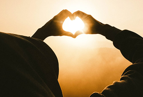 Dieu est amour, mais l'amour n'est pas dieu...