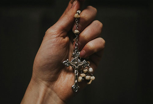 Quand la foi bascule dans la religiosité